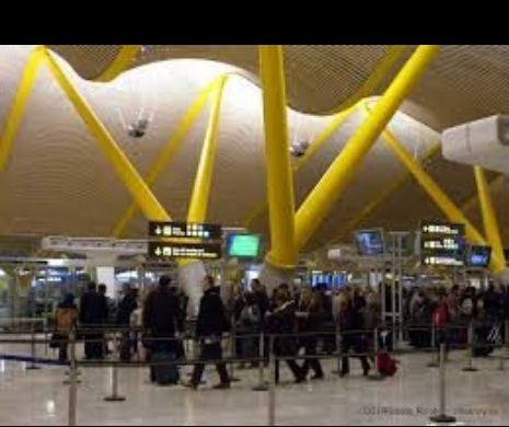 Harababura de pe aeroportul din Madrid povestită de un român. Pasagerii puşi să alerge kilometri întregi, pentru că autorităţile nu se hotărau de la ce poartă se face îmbarcarea