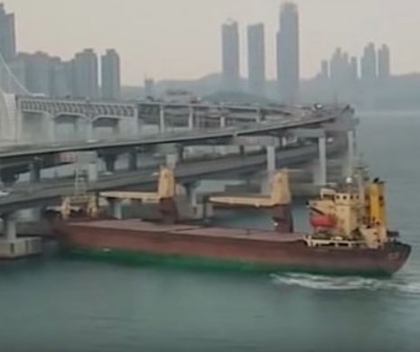 O navă rusească a intrat într-un pod în Coreea de Sud: căpitanul era beat (VIDEO)