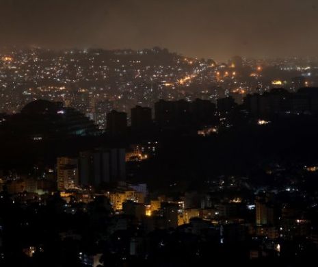 Patru nopți de coșmar fără electricitate. Lumina vine de la Răsărit și se stinge în Venezuela