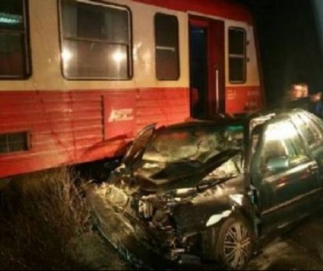 Tragedie cumplită în Timiş. Un autoturism a fost spulberat pe calea ferată. Circulaţia este blocată