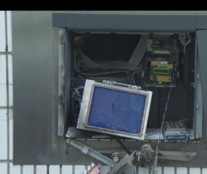 Un proxenet și un traficant d edroguri, acoliții soților care spărgeau bancomate cu butelia