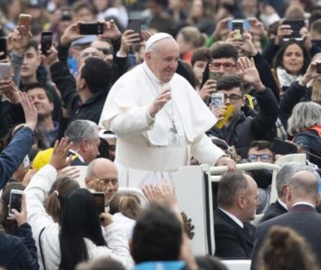 1999 oamenii strigau „Unitate!” , în 2019 vor să vadă papamobilul. Cum îl întâmpină ortodocșii pe Conducătorul Catolicilor, Papa Francisc