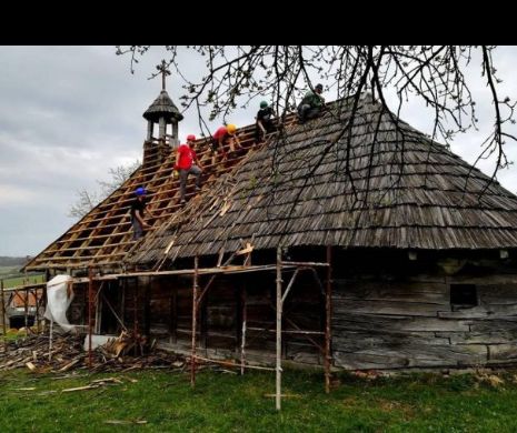 Cum a fost SALVATĂ o biserică din lemn veche de peste 260 de ani