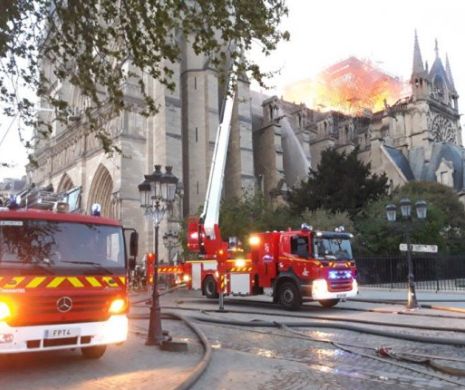 Incendiul de la Notre Dame a fost stins. Primele informații de la autorități