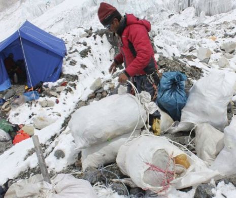 Începe curățenia pe Muntele Everest