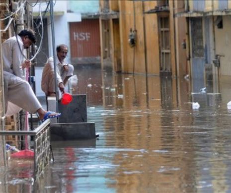 Inundații catastrofale în Pakistan: 50 de morți, sute de localități sub ape