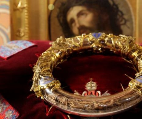 Preotul  „fără teamă” de la Notre-Dame din Paris a devenit eroul Franţei. A salvat Coroana de Spini a lui Iisus Hristos. Foto în articol