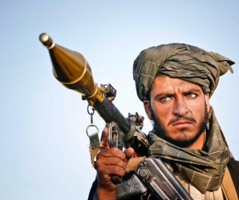 Breaking News! Talibanii au aruncat în aer un vehicul militar american