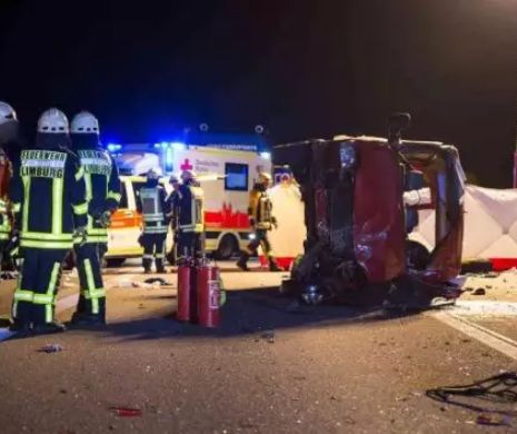 Accident pe autostradă în Germania! Zece români se aflau în microbuz. O femeie a murit. VIDEO