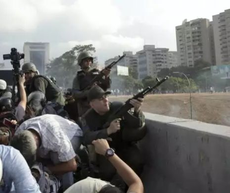 Armata se răscoală împotriva lui Maduro: „A sosit timpul să ne revoltăm, să luptăm”