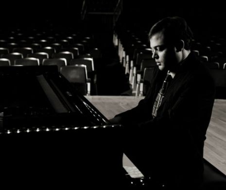 Artistul român despre care Washington Post a scris că e un geniu al muzicii. Andrei Licareț – singurul pianist angajat al Ateneului