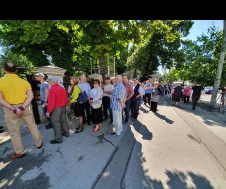 Asalt al votanților asupra urnelor, în Republica Moldova. Primele imagini, emblematice
