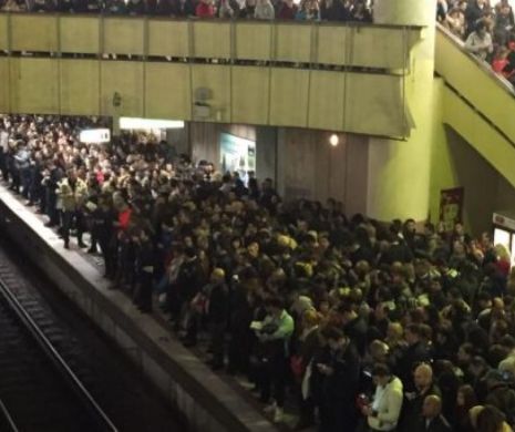 Avocatul Poporului s-a sesizat din oficiu. Sute de oameni blocați la metrou