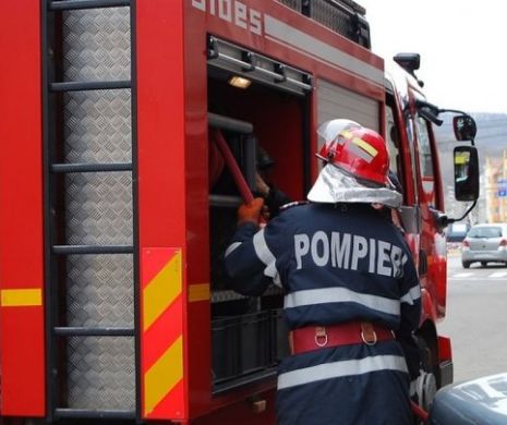 Incendiu devastator în Ilfov. Pompierii au sosit cu 17 autospeciale