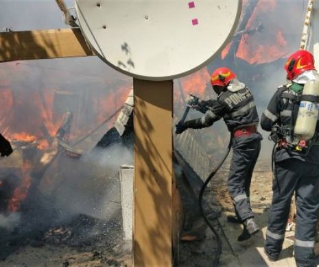Incendiu periculos la Tulcea. Case amenințate de extinderea flăcărilor. Șeful ISU Tulcea la fața locului