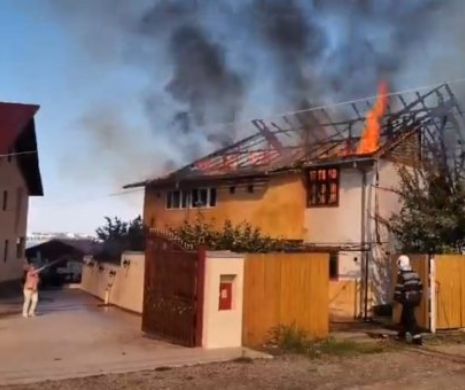 Incendiu uriaș la o casă de vacanță din Eforie Nord