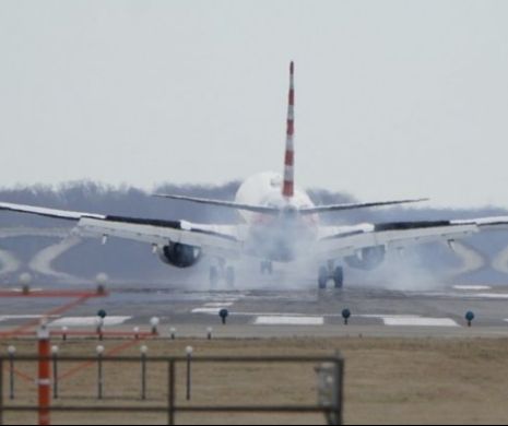 La un pas de dezastru. Un avion cu 149 de persoane la bord a aterizat forţat în Siberia