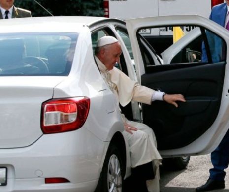 Papa Francisc în Logan, Klaus Iohannis în Mercedes Clasa S
