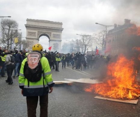 Polițiștii, anchetați pentru posibilele violențe împotriva manifestanților care au protestat de 1 Mai la Paris VIDEO