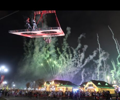 Acrobații în aer, iluzii și efecte speciale. FEST aduce la Timișoara actori-zburători și show-uri spectaculoase în aer liber