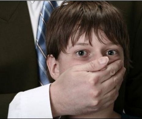 Alertă pentru părinţii din Bucureşti: un pedofil „agaţă” copii pe internet. Doi băieţi, agresaţi deja de monstru