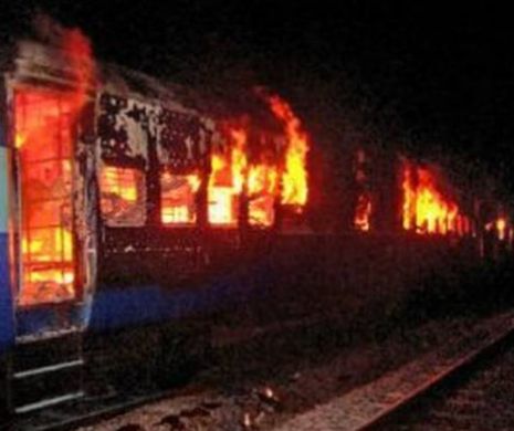 Alertă! Un tren a fost cuprins de flăcări. Sute de persoane, afectate de incendiu