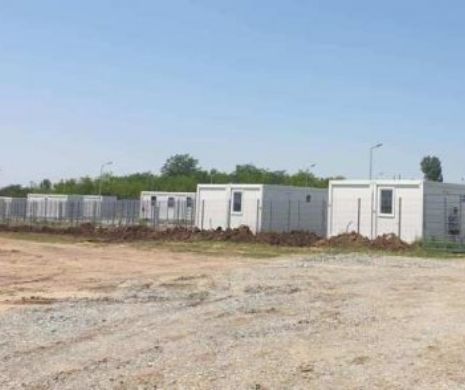 Containere împrejmuite cu garduri pentru oamenii săraci din Alexandria