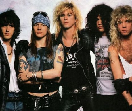 Guns N'Roses în stare de șoc. S-a înjunghiat singur în burtă și a ajuns de urgență la spital