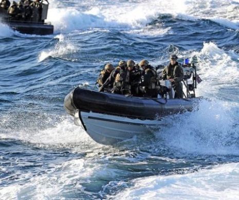 Miroase a război!  Trupe ale Royal Marines au fost dislocate în Golf pentru a proteja navele britanice de atac