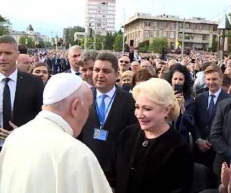 Papa sparge granițele dintre România și Republica Moldova: Dăncilă a dat mâna cu prim-ministrul Pavel Filip
