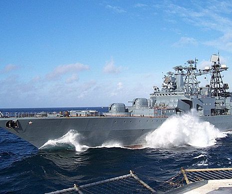 Şicane pe mare! Crucișătorul american la un pas de coliziune cu distrugătorul Admiral Vinogradov