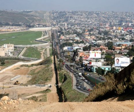 Situație explozivă la granița Mexicului cu SUA . 15.000 de militari și polițiști intră în acțiune
