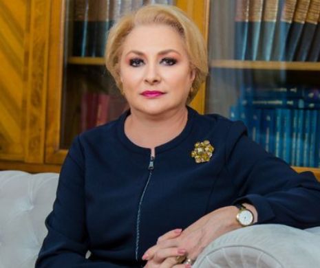 Ținuta premierului Viorica Dăncilă, lăudată de un celebru creator de modă din România
