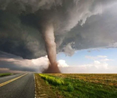 Avertismentul unui expert în fenomene meteo extreme: Vin vijeliile şi tornadele!
