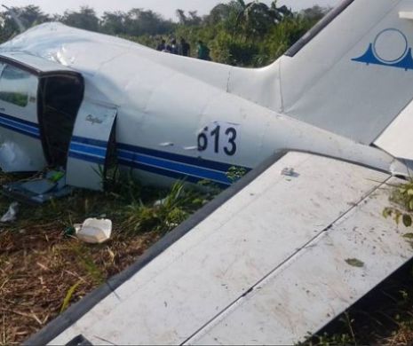 Tragedie aviatică. Un avion s-a prăbușit chiar sub ochii familiilor celor din aeronavă