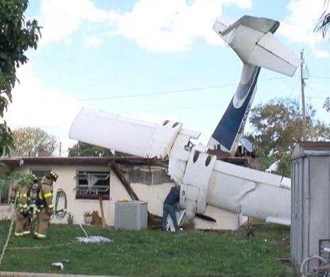 Tragedie aviatică. Un avion s-a prăbușit peste o casă. Două persoane au murit - Foto