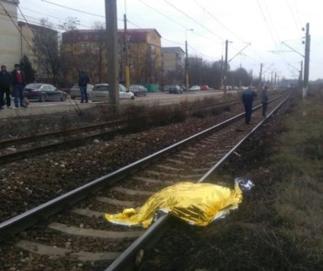 Tragedie pe calea ferată. Trei persoane care mergeau pe terasament au fost spulberate de un tren