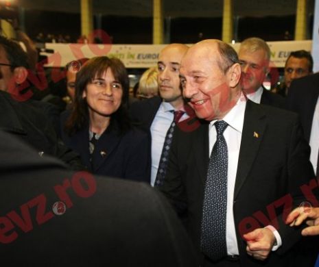 Traian Băsescu nu și-a găsit cazare la Bruxelles. Merge cu alai în Parlamentul European