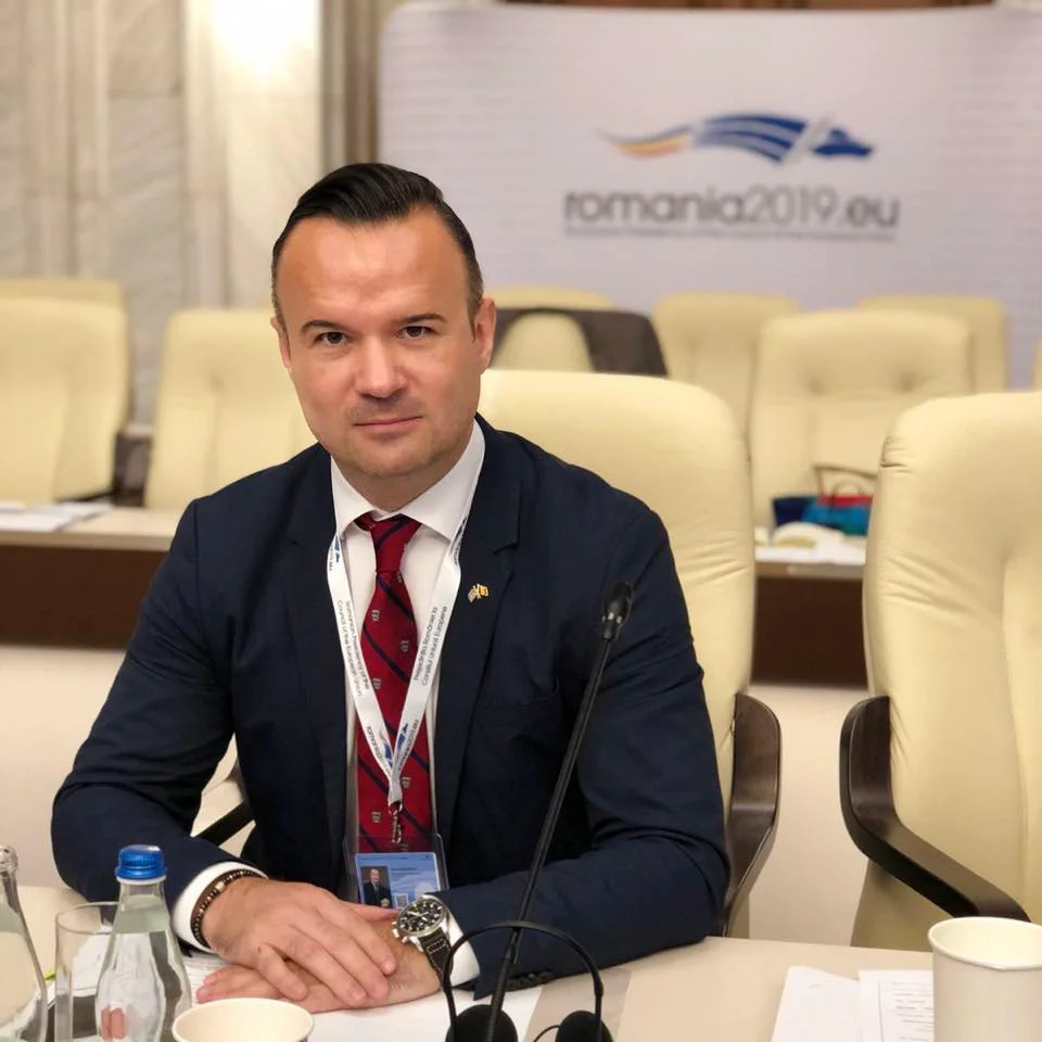 Viorica Dăncilă vrea capul lui Răzvan Vulcănescu, președintele CNAS