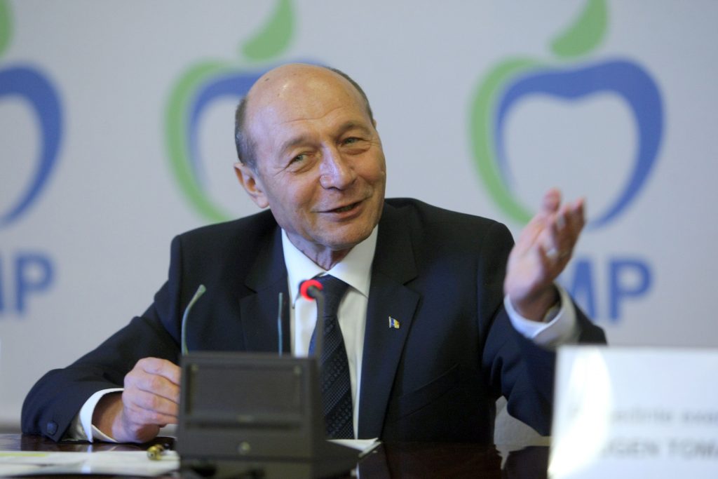 Tanda pe manda în Parlamentul European. Popularul Băsescu face echipă cu socialistul din Olt