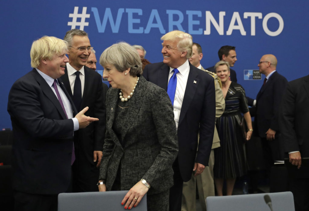 Boris sperie UE cu fratele mai mare, Donald