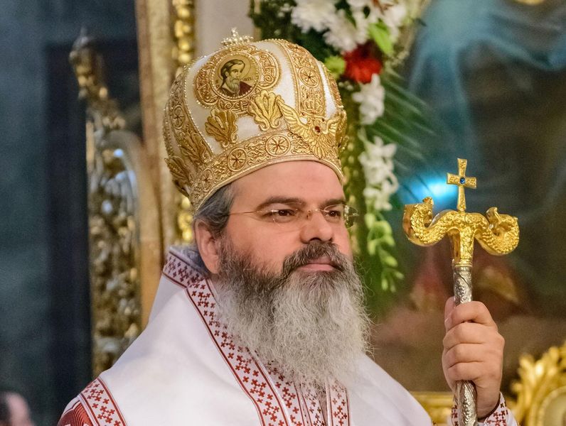 Episcopul Ignatie al Hușilor îl face praf pe Andrei Caramitru. „Credința pentru el înseamnă spectacol”