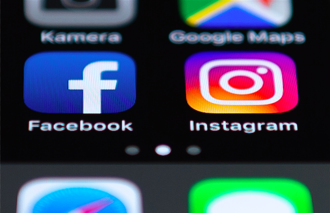 Facebook şi Instagram își va avertiza utilizatorii înainte de publicarea „unor comentarii urâte”  