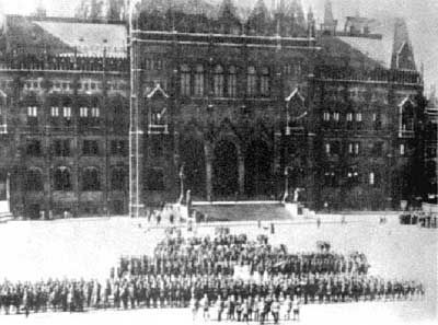 100 de ani de când Armata Română intra în Budapesta. Foto din fața Parlamentului Ungariei