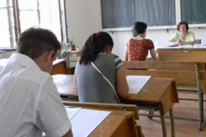 Titularizare 2025: Zeci de mii de candidați susțin, azi, proba scrisă