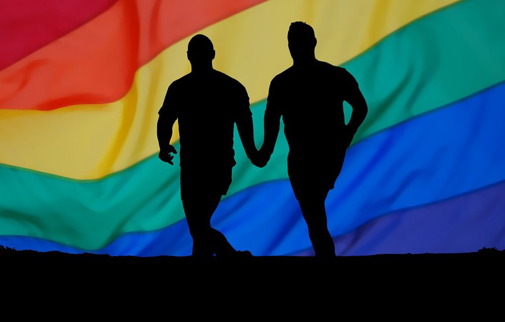 Numărul britanicilor care cred că relaţiile homosexuale nu au nimic anormal, în scădere