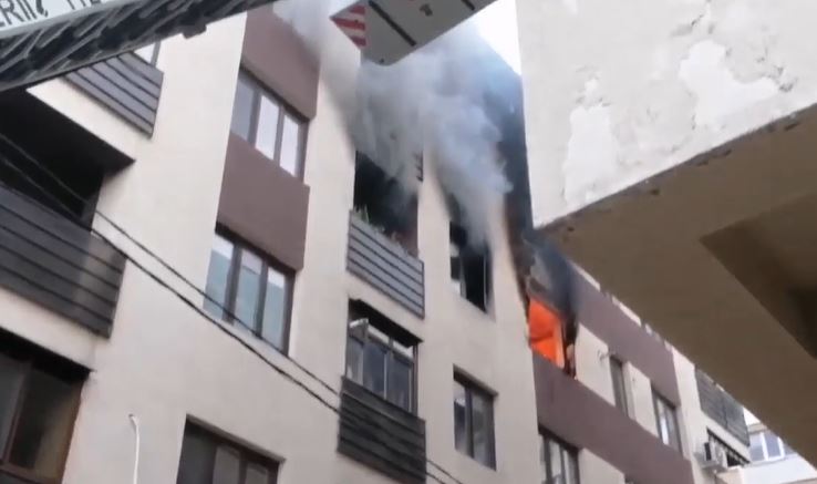 Incendiu violent în Capitală! Focul s-a extins cu repeziciune
