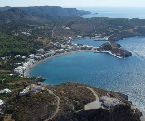 Insulă-paradis din Grecia oferă 450 de euro ca să trăiești acolo. Banii vin de la biserică!