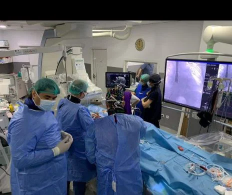 Medicii de la Spitalul Universitar din Bucureşti au realizat, în premieră, o închidere percutanată de defect septal atrial, printr-o procedură minim-invazivă