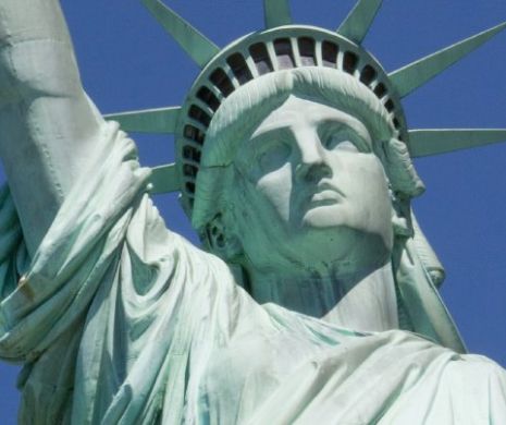Povestea celei mai cunoscute statui monumentale. De ce le-au dăruit francezii americanilor Statuia Libertăţii
